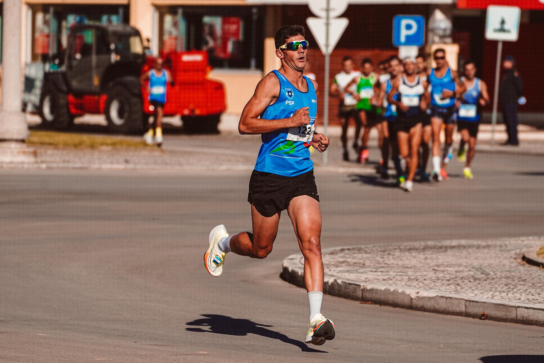 Should you run a marathon in maximalist or minimalist shoes?