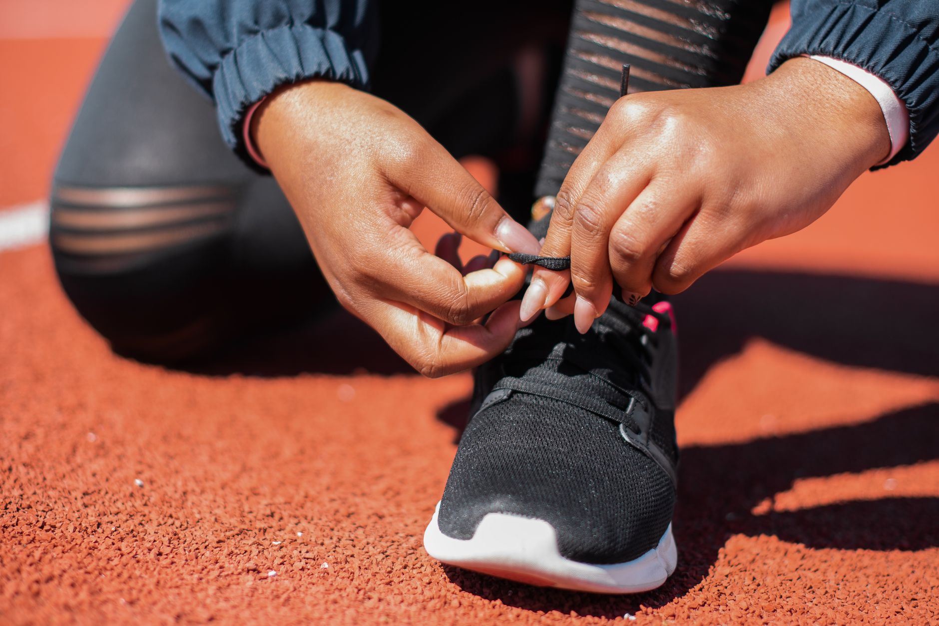 Running Shoes vs Walking Shoes: What’s the Real Difference?