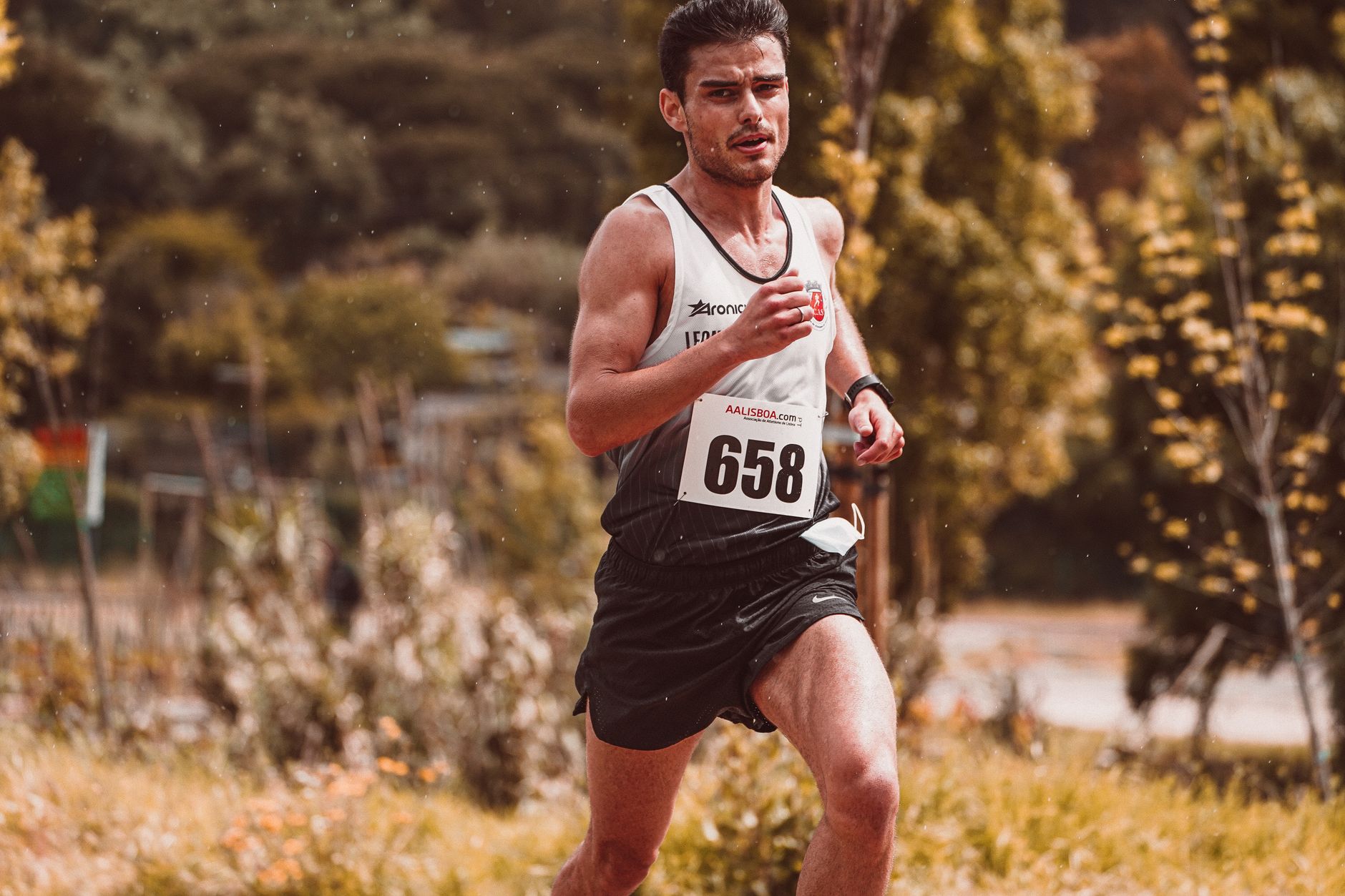 What are the best track workouts for distance runners in 2026?